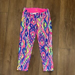 Lilly Pulitzer Pink and Blue Leggings Vibrant Pattern Capri Length
